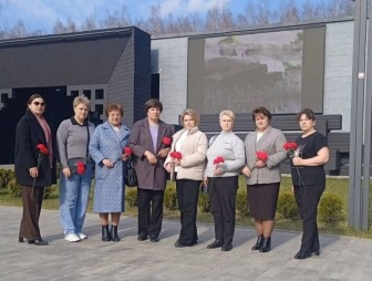 Увлекательное путешествие: коллектив Лунненской средней школы побывал на «Коммунарке» и почтил память погибших в Хатыни