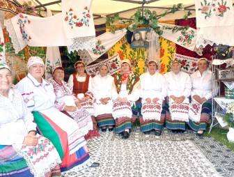 Песня вясельная і каравай з Мілявіч на абласным фестывалі традыцыйных культур у Гродне