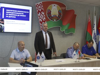 Группа информирования главы района Андрея Санько выступила в трудовых коллективах Мостовщины