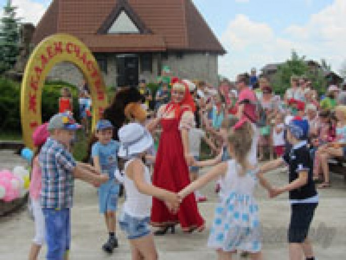 В агротуристическом комплексе «Гарадзенскі маёнтак «Каробчыцы» отметили День защиты детей