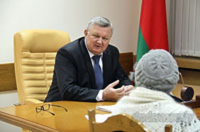 Сегодня, 10 февраля, прием граждан в облисполкоме провел первый заместитель председателя областного исполнительного комитета Иван Жук