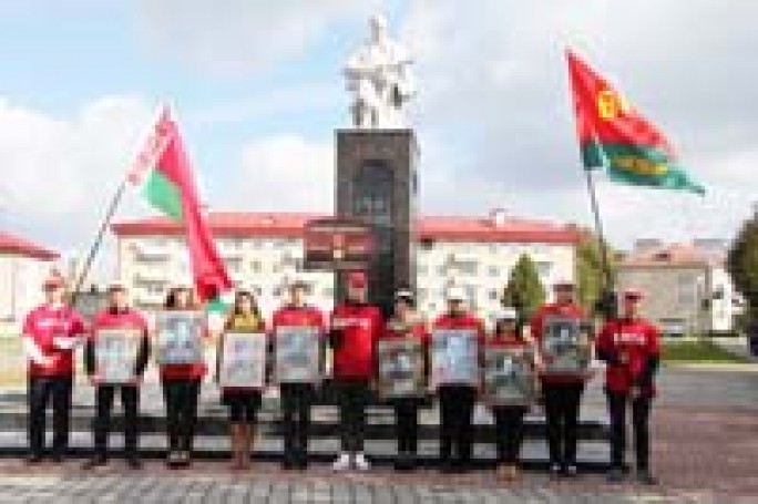 Спасибо вам, офицеры, солдаты, За мир, добытый в сорок пятом!