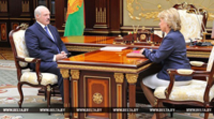 Лукашенко обсудил со Щеткиной вопросы совершенствования соцподдержки населения