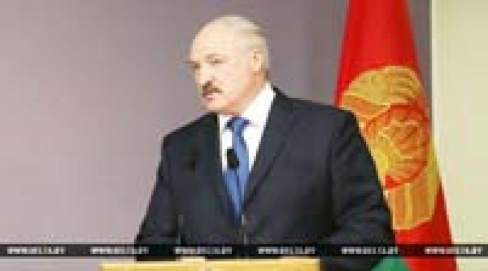 Лукашенко: белорусские женщины являются примером милосердия и мудрости, трудолюбия и верности стране