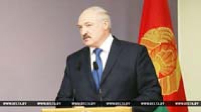 Лукашенко: белорусские женщины являются примером милосердия и мудрости, трудолюбия и верности стране