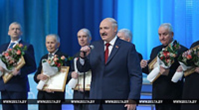Александр Лукашенко: вручение премии 'За духовное возрождение' и спецпремий открывает Год культуры