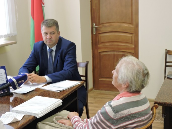 Главный инспектор по Гродненской области Сергей Ровнейко провел прием граждан в Дятлово