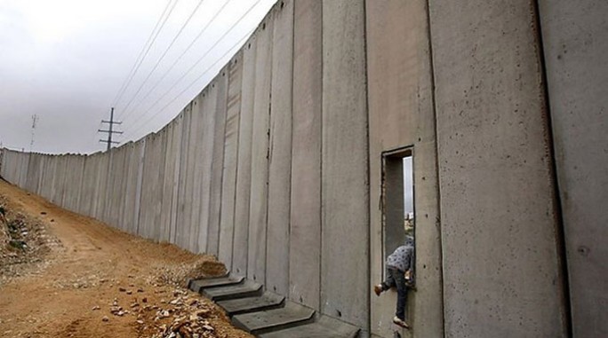 Великобритания из-за мигрантов построит стену на границе с Францией