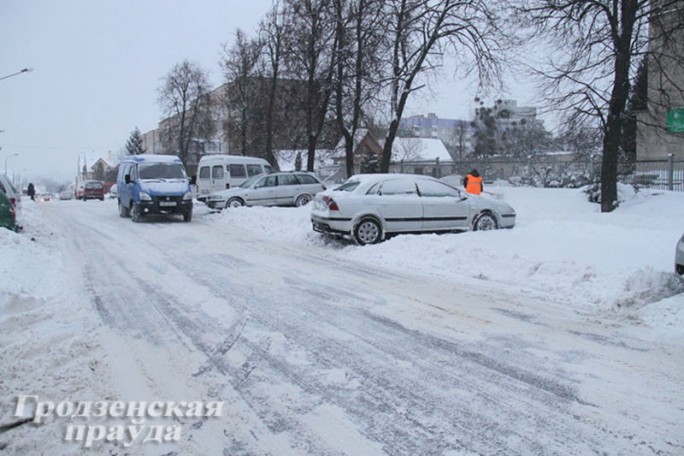 ГАИ рекомендует при сильных осадках выбирать спокойный стиль вождения