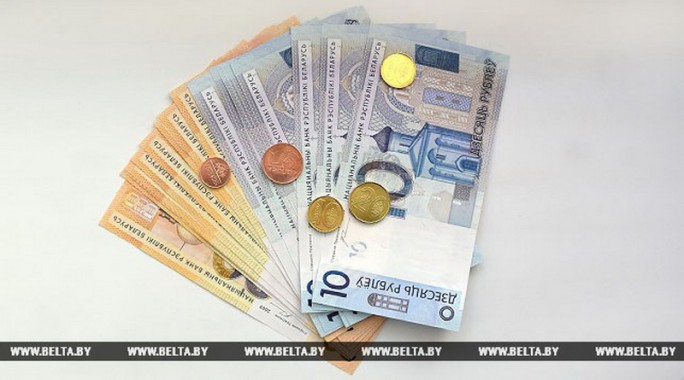 Минимальная заработная плата за октябрь составила 239,42 белорусских рублей