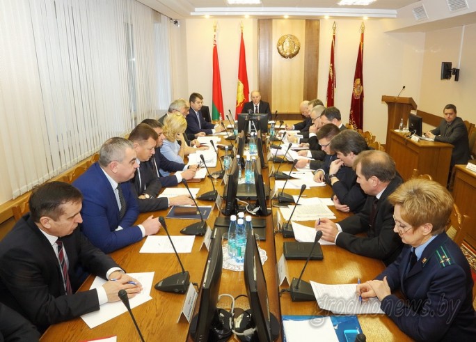 На заседании областного исполнительного комитета рассмотрели ход реализации требований Директив Президента Республики Беларусь №1 и №5