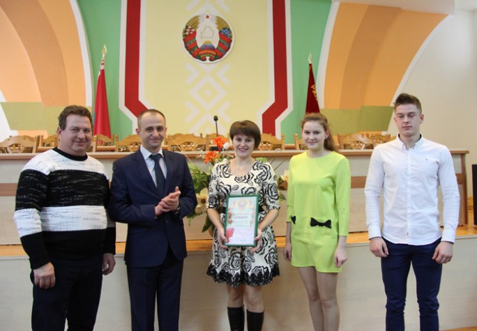Председатель райисполкома Ю. Н. Валеватый подвёл итоги года и вручил награды
