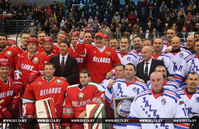 Хоккейная команда Президента Беларуси одержала вторую победу на Рождественском турнире