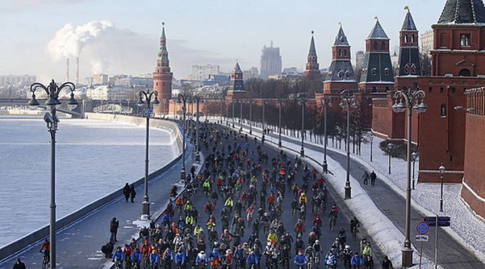 В Москве прошел велопарад при 28 градусах мороза