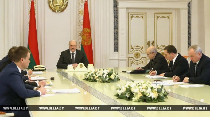 'Без бюрократии и крючкотворства' - Лукашенко поручил решить проблемы с передачей предприятий в доверительное управление