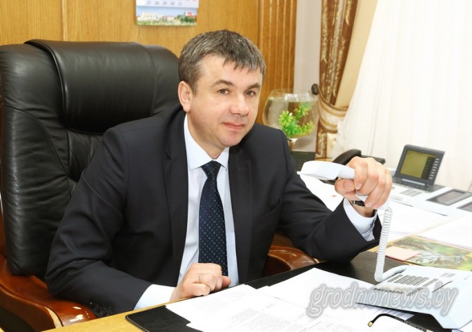 Субботнюю прямую линию с жителями области провел заместитель председателя облисполкома Юрий Шулейко