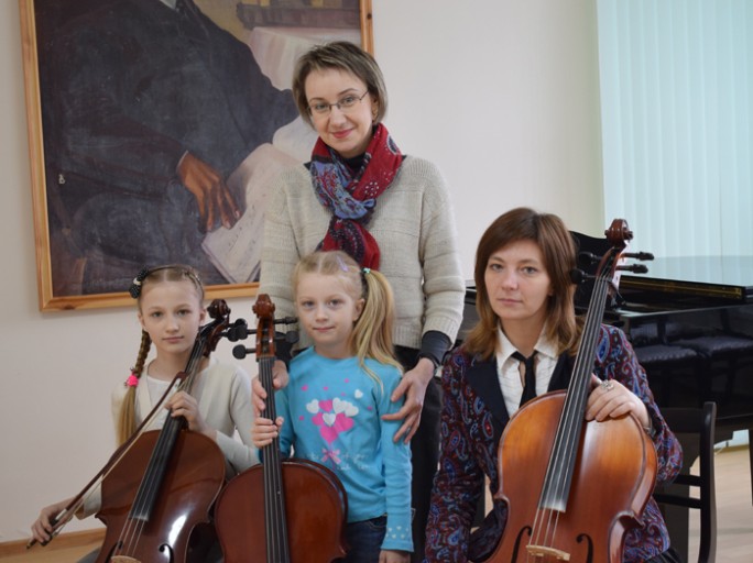 Семейное трио виолончелистов, или  Учиться играть никогда не поздно