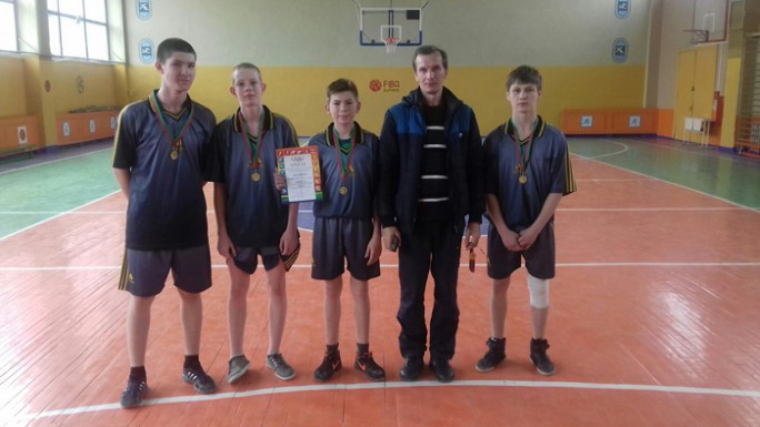 В Мостах прошли районные соревнования по стритболу среди детей и подростков по месту жительства