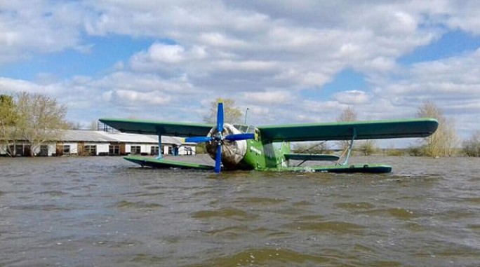 В Тюменской области ушел под воду аэропорт