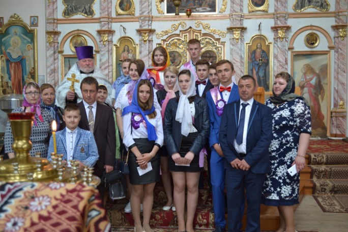 В храм пришли выпускники
