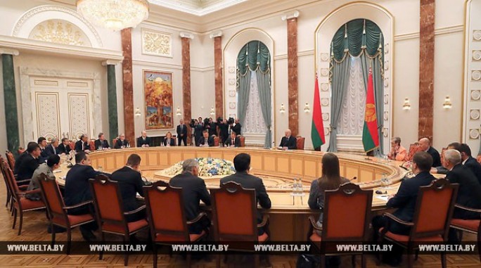 Лукашенко призывает страны ЦЕИ вместе наводить мосты между интеграционными структурами на континенте