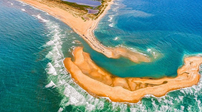 Появившийся из-под воды остров стал туристическим хитом в США