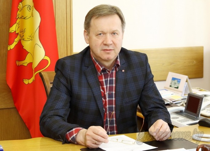 Субботнюю прямую линию провел председатель областного Совета депутатов Игорь Жук