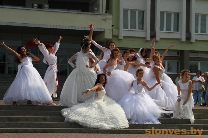 С парада невест в... Париж отправится победительница слонимского парада невест