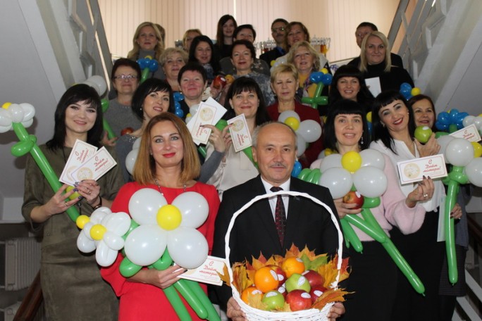 Апельсины, селфи и открытки: профсоюзы Гродненщины поздравили мам с праздником