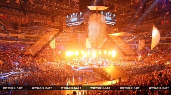 Всемирный фестиваль молодежи в Сочи завершился концертом мировых рок-хитов