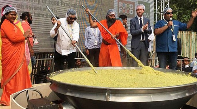 В Индии приготовили кашу хичди, которая попадет в Книгу рекордов Гиннесса