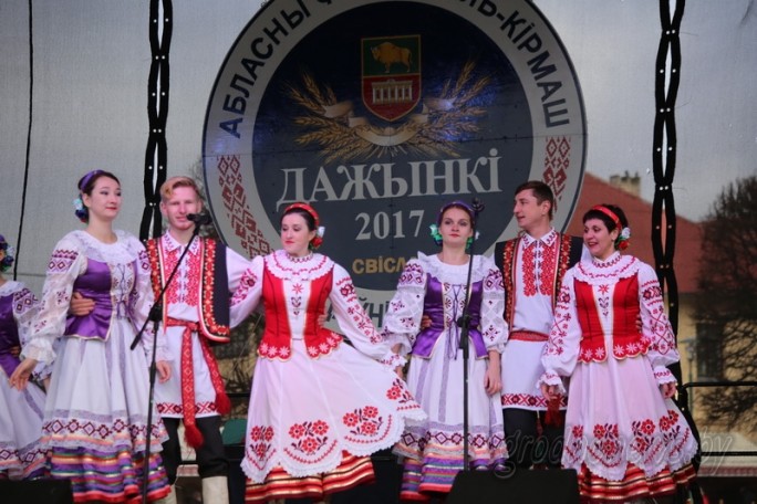 Праздничный концерт проходит на центральной сцене “Дажынак” в Свислочи