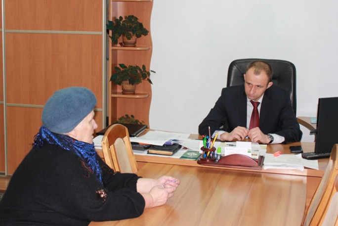 Председатель Мостовского районного исполнительного комитета Ю. Н. Валеватый провёл приём граждан