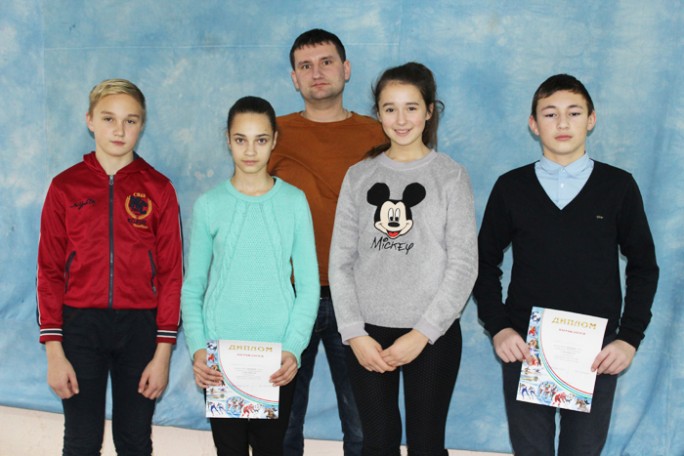 В Мостовском  районном  центре творчества детей и молодёжи  проведены соревнования по  шашкам