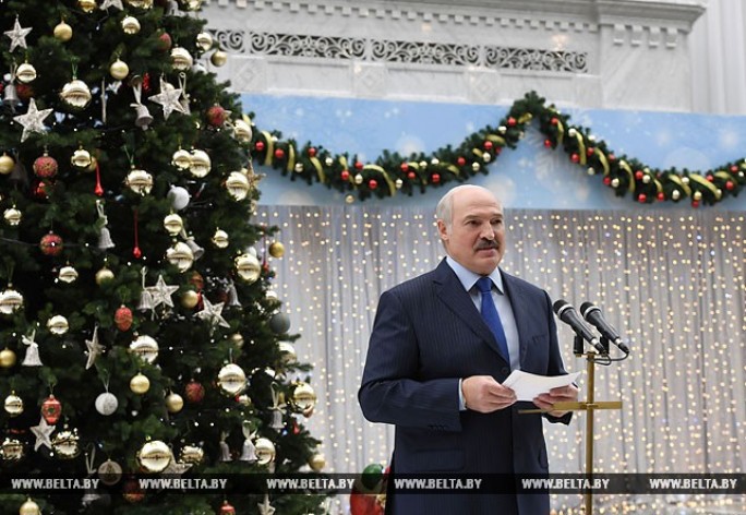 Об образовании, сомнениях и родной земле - Александр Лукашенко провел новогоднюю встречу с лучшими учащимися страны