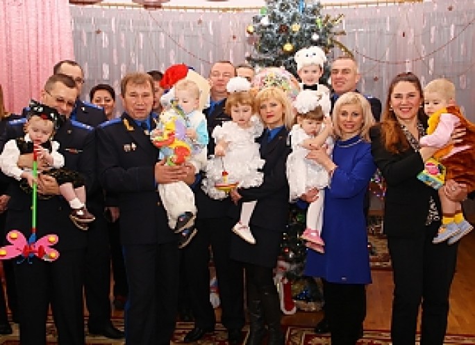 Все дети наши! Гродненские следователи побывали на елке в Гродненском специализированном Доме ребенка