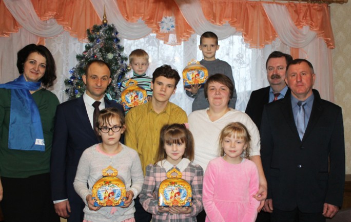 Члены  районной организации РОО 'Белая Русь' подключились к акции 'Наши дети'