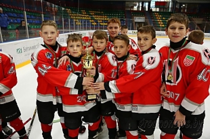 Юные хоккеисты из Беларуси и России разыграли Кубок председателя Гродненского облисполкома