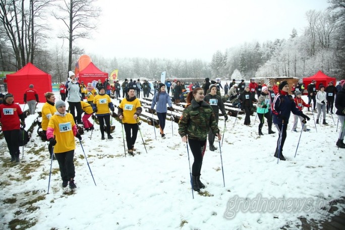 На Августовском канале прошли открытые соревнования по скандинавской ходьбе и турнир по зимнему бегу