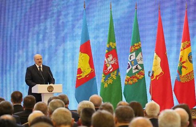 Александр Лукашенко: в Беларуси бережно хранят красивую традицию отмечать праздник урожая