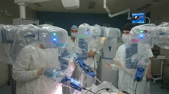 Первую операцию с помощью робота провели в Беларуси