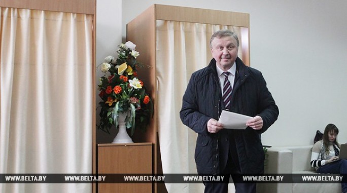 Кобяков проголосовал на выборах в местные Советы депутатов