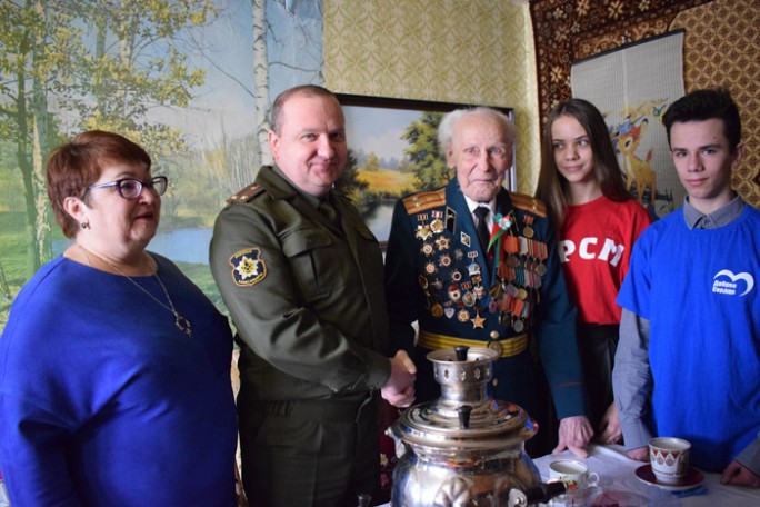 Юбилейная медаль ветерану Мостовщины в день его юбилея