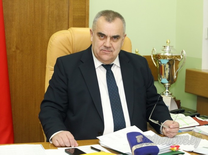 Перспективные решения. Субботнюю прямую линию с жителями области провел заместитель председателя облисполкома Владимир Дешко