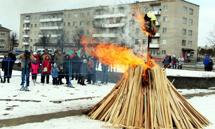 Мостовчане зиму провожали, весну встречали