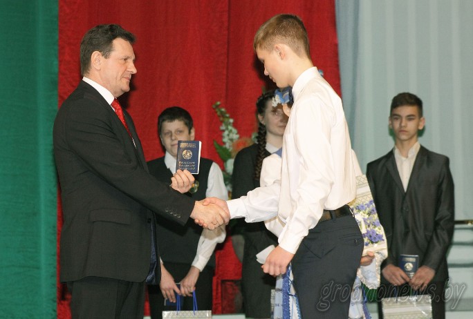 Торжественный вечер, посвященный Дню Конституции Республики Беларусь, прошел в областном драматическом театре