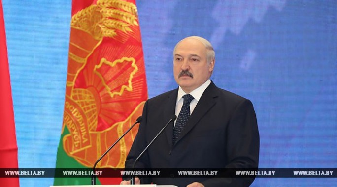 Лукашенко наряду с экономической подчеркивает и политическую значимость сельского хозяйства