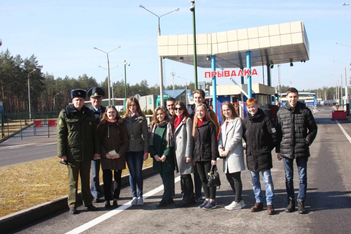От теории к практике. Студенты-«таможенники» купаловского университета посетили пункт пропуска «Привалка»