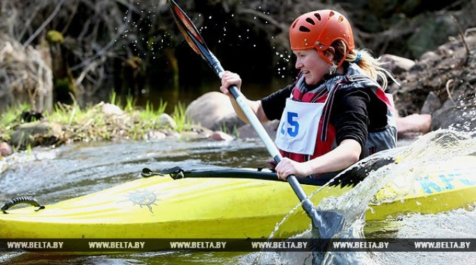 Сезон водного туризма на Августовском канале открыли гонками на байдарках