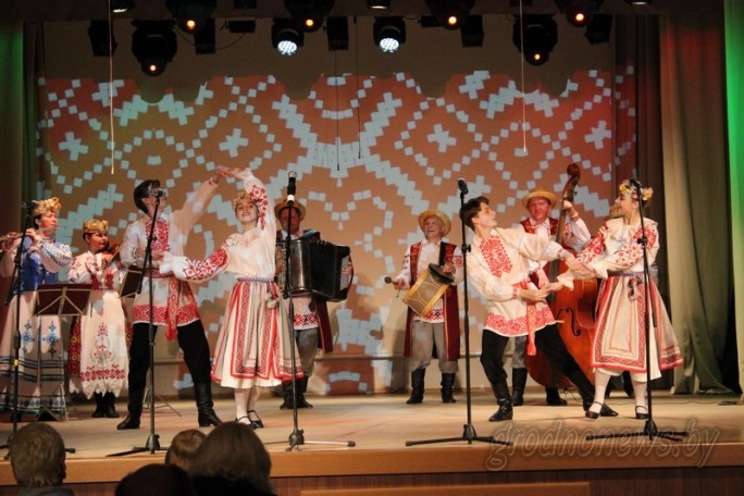 Четверть века с песней. В Гродно прошел юбилейный концерт народного ансамбля белорусской музыки и песни «Гасцінец»